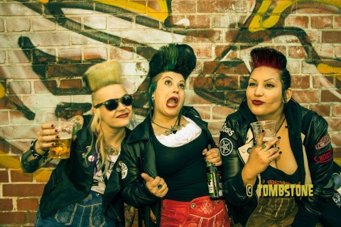 Mulheres rockeiras: trajetória no underground curitibano: 1990-2020